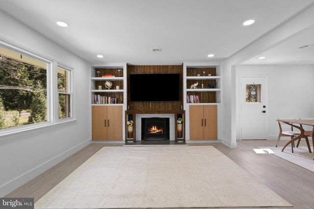 11929 WAPLES MILL RD, Oakton, VA 22124