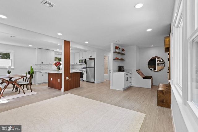 11929 WAPLES MILL RD, Oakton, VA 22124