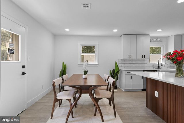 11929 WAPLES MILL RD, Oakton, VA 22124