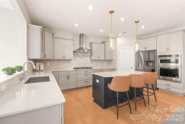 12205 Hollinhope Drive, Charlotte, NC 28278