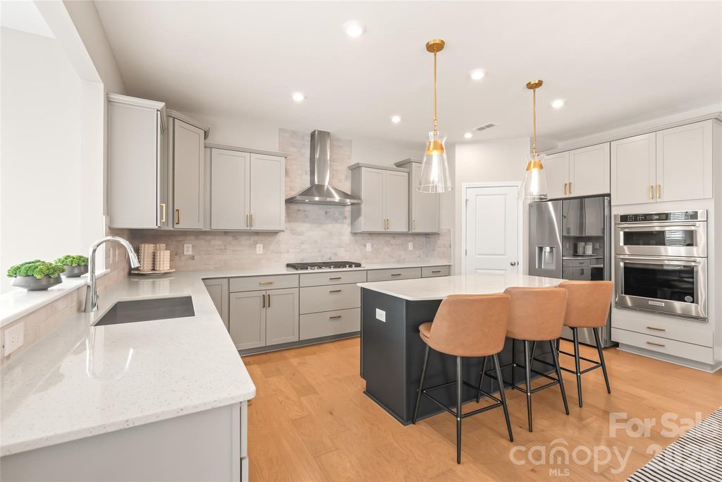 12205 Hollinhope Drive, Charlotte, NC 28278