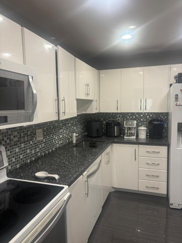 6934 NW 31st Avenue C-13, Fort Lauderdale, FL 33309