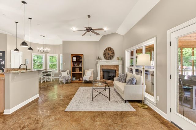 160 FAIR MEADOWS LN, Eads, TN 38028