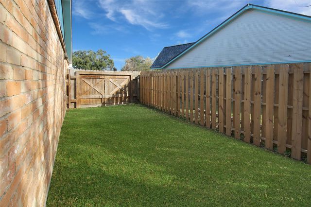 3602 Blue Wing Drive, Dickinson, TX 77539