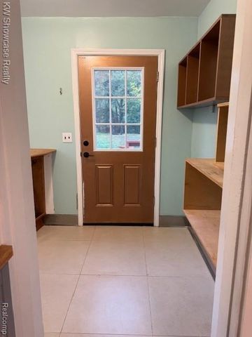 609 Elkinford Drive, White Lake, MI 48383