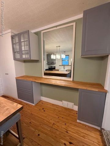 609 Elkinford Drive, White Lake, MI 48383