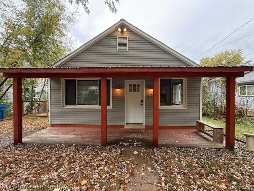 609 Elkinford Drive, White Lake, MI 48383