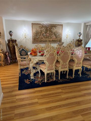 61-15 98th Street 8K, Rego Park, NY 11374