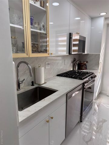 61-15 98th Street 8K, Rego Park, NY 11374