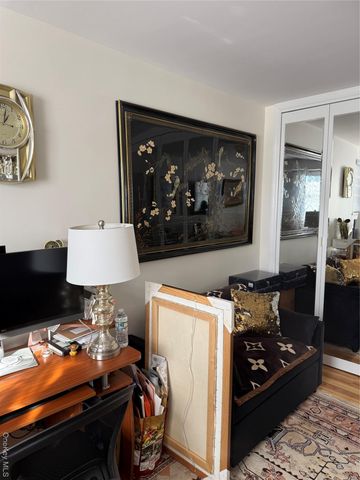 61-15 98th Street 8K, Rego Park, NY 11374