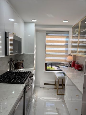 61-15 98th Street 8K, Rego Park, NY 11374