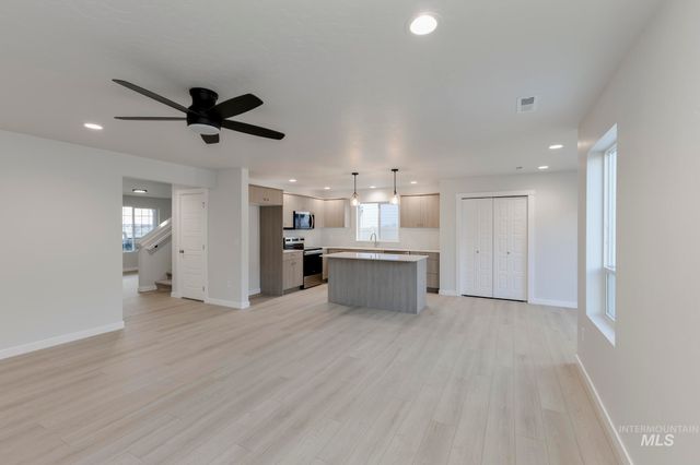 16725 Sentinel Ave, Caldwell, ID 83607