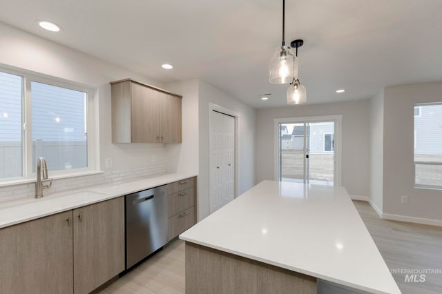 16725 Sentinel Ave, Caldwell, ID 83607