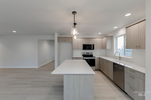 16725 Sentinel Ave, Caldwell, ID 83607