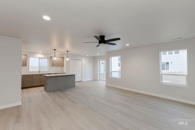 16725 Sentinel Ave, Caldwell, ID 83607