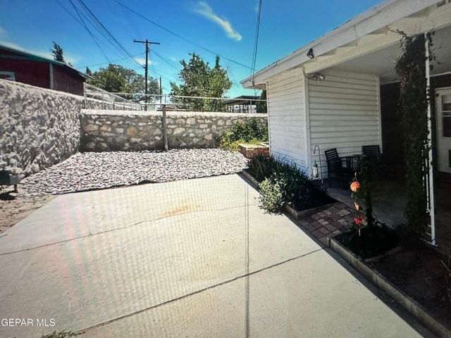 1202 CAPER Road, El Paso, TX 79925