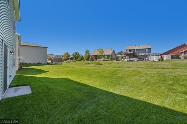 8982 Parkview Circle, Chisago City, MN 55013
