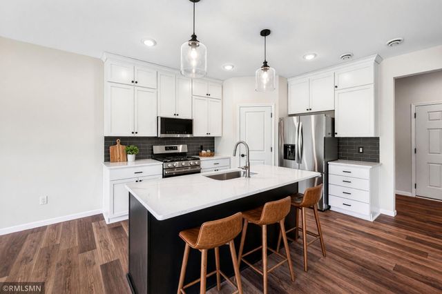 8982 Parkview Circle, Chisago City, MN 55013