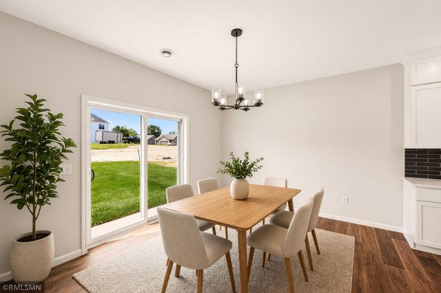 8982 Parkview Circle, Chisago City, MN 55013