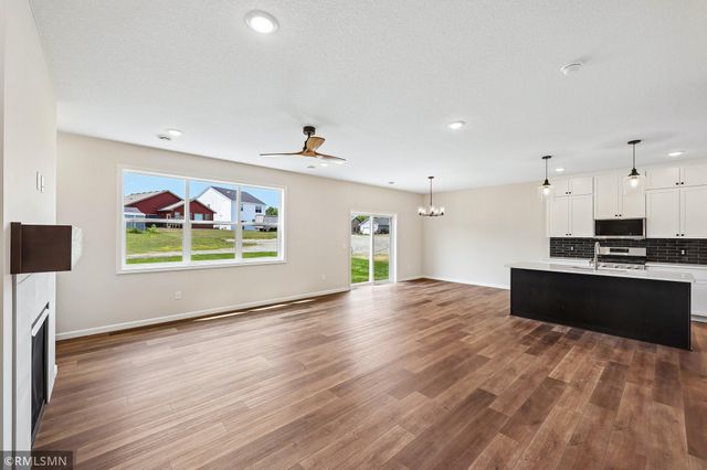 8982 Parkview Circle, Chisago City, MN 55013