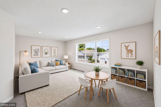 8982 Parkview Circle, Chisago City, MN 55013