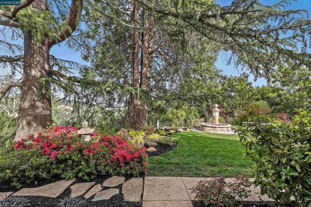 1122 Via Media, Lafayette, CA 94549