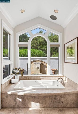 1122 Via Media, Lafayette, CA 94549