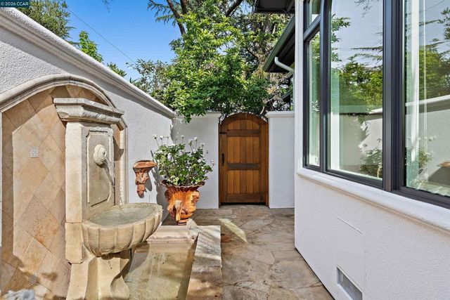 1122 Via Media, Lafayette, CA 94549