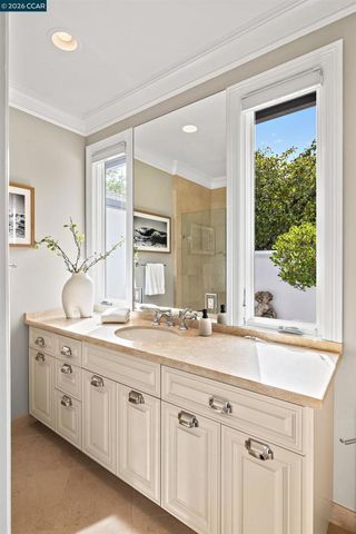 1122 Via Media, Lafayette, CA 94549