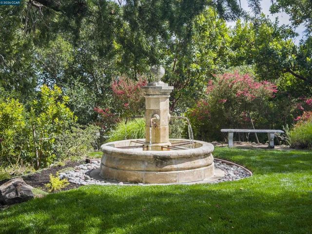 1122 Via Media, Lafayette, CA 94549