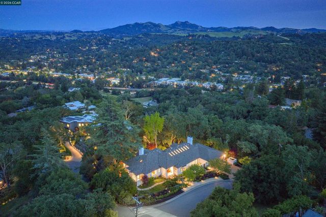 1122 Via Media, Lafayette, CA 94549