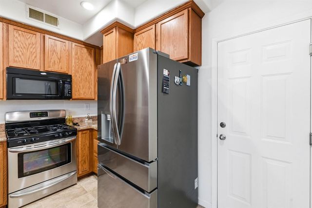 8398 Crystal Walk Cir, Elk Grove, CA 95758