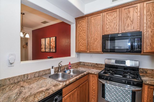 8398 Crystal Walk Cir, Elk Grove, CA 95758