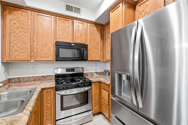 8398 Crystal Walk Cir, Elk Grove, CA 95758