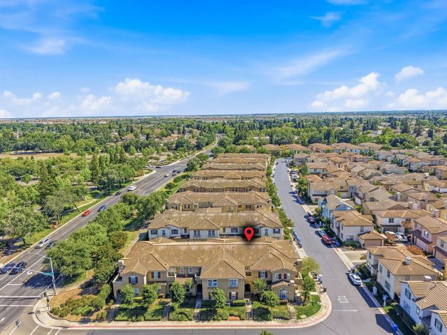 8398 Crystal Walk Cir, Elk Grove, CA 95758