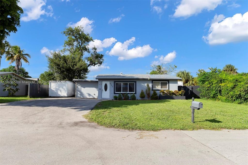 6108 NW 8th St, Margate, FL 33063