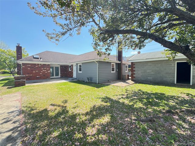109 Evans Street, New Hyde Park, NY 11040
