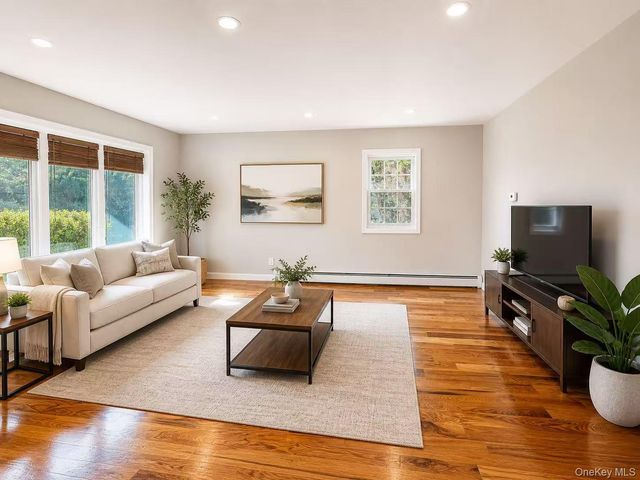 109 Evans Street, New Hyde Park, NY 11040