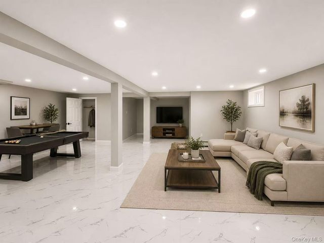 109 Evans Street, New Hyde Park, NY 11040