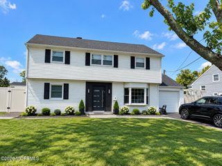 18 Branch Road, Oakhurst, NJ 07755