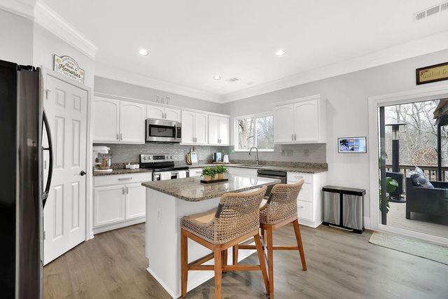 1760 Shire Village Drive, Sugar Hill, GA 30518