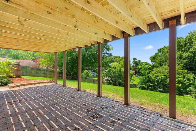 23 OAKHILL Court, Pekin, IL 61554