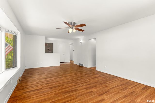 23 OAKHILL Court, Pekin, IL 61554
