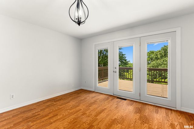 23 OAKHILL Court, Pekin, IL 61554