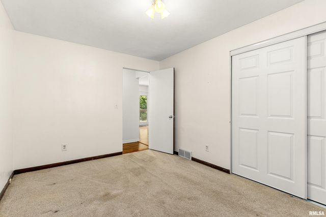 23 OAKHILL Court, Pekin, IL 61554