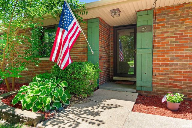 23 OAKHILL Court, Pekin, IL 61554