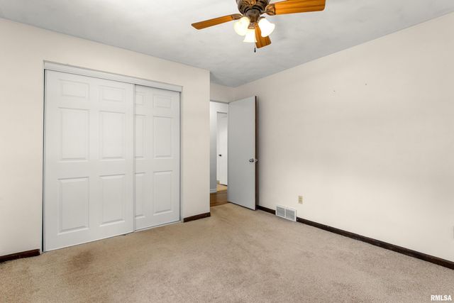 23 OAKHILL Court, Pekin, IL 61554