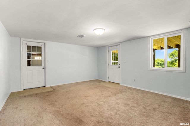 23 OAKHILL Court, Pekin, IL 61554