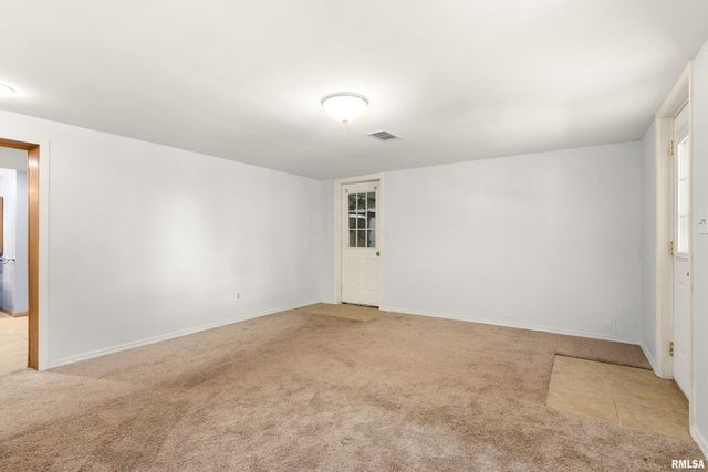 23 OAKHILL Court, Pekin, IL 61554