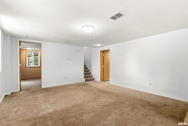 23 OAKHILL Court, Pekin, IL 61554